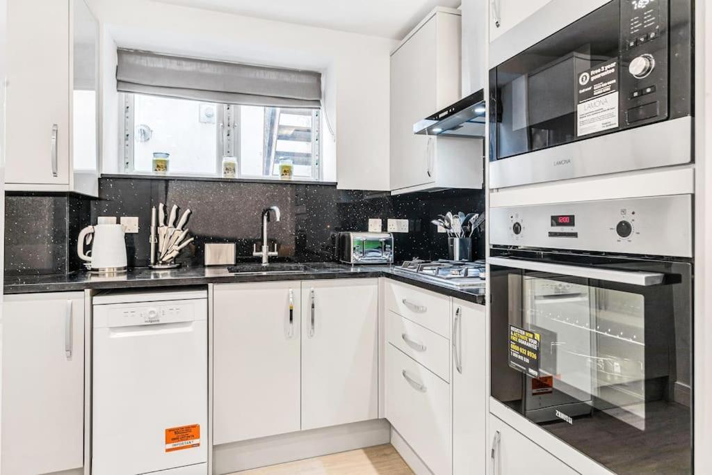 Luxstay Holland Park Apartment With Ac London Bagian luar foto