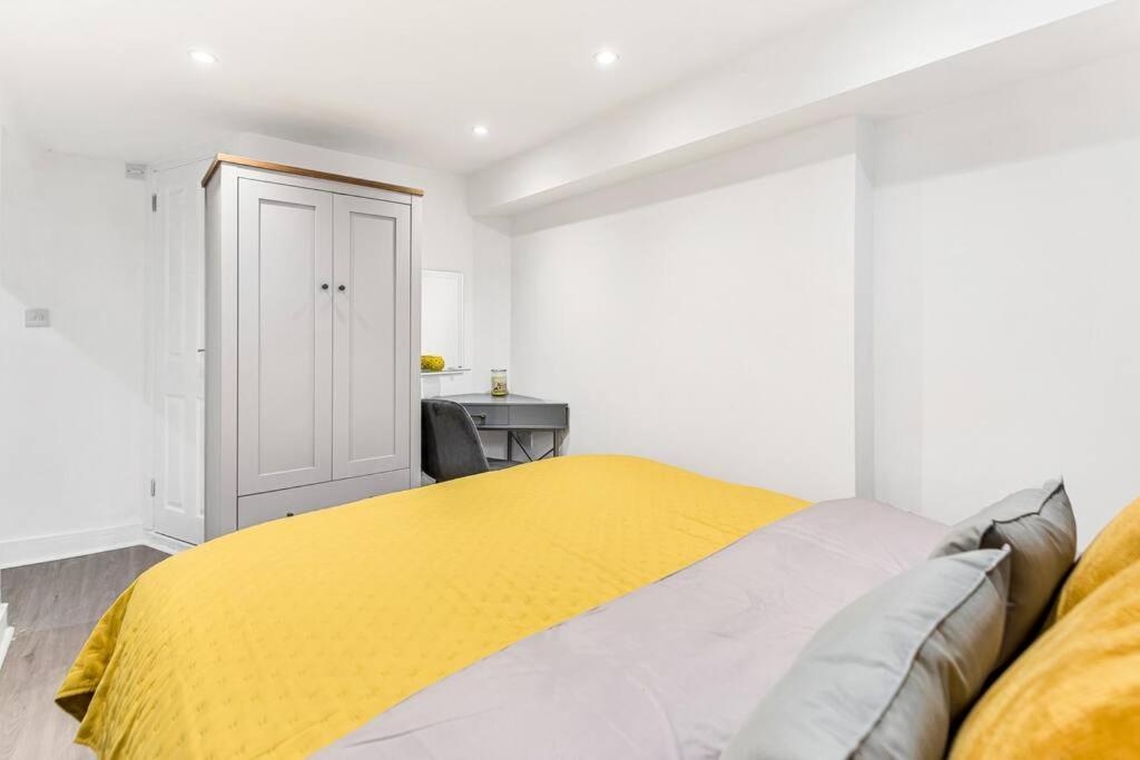 Luxstay Holland Park Apartment With Ac London Bagian luar foto