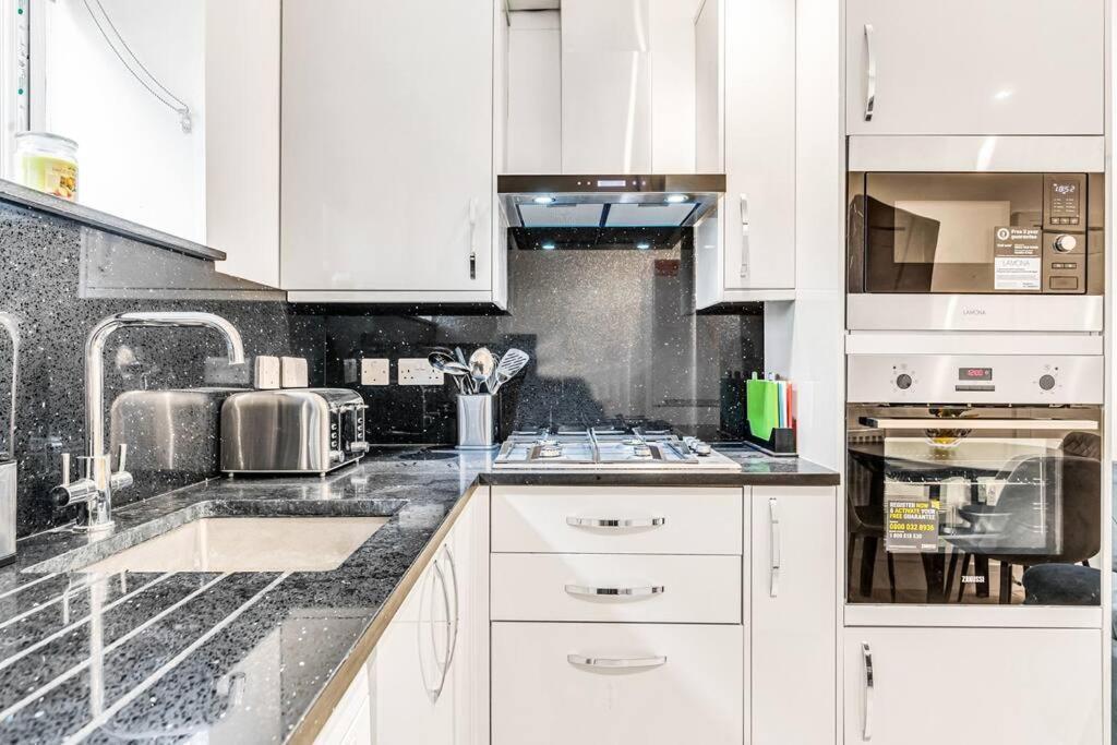Luxstay Holland Park Apartment With Ac London Bagian luar foto