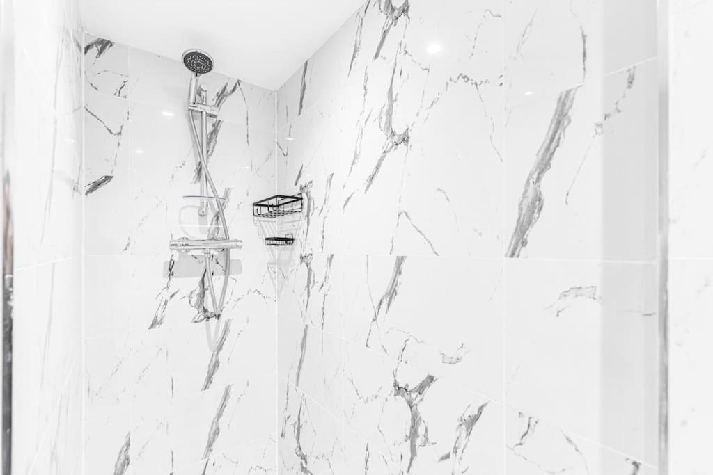 Luxstay Holland Park Apartment With Ac London Bagian luar foto